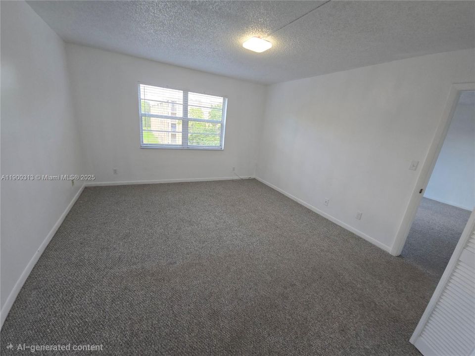 出租: $1,725 (1 贝兹, 1 浴室, 835 平方英尺)