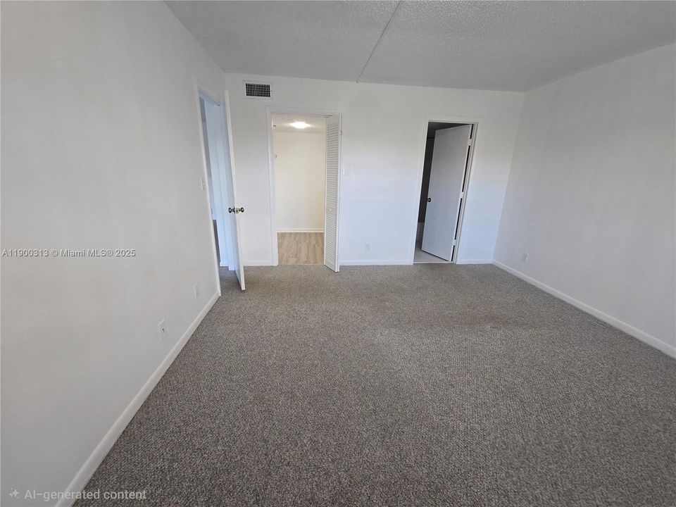 出租: $1,725 (1 贝兹, 1 浴室, 835 平方英尺)