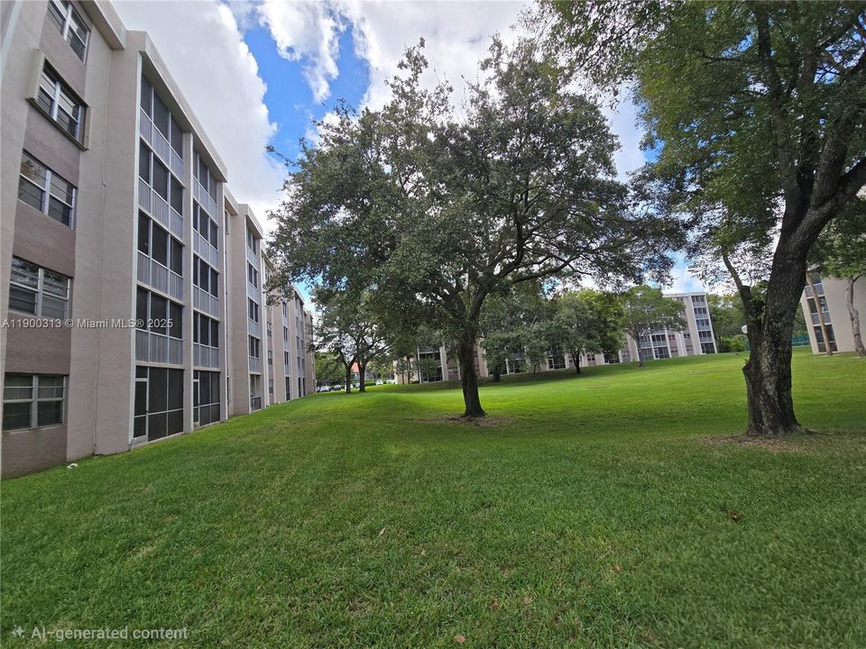 出租: $1,725 (1 贝兹, 1 浴室, 835 平方英尺)