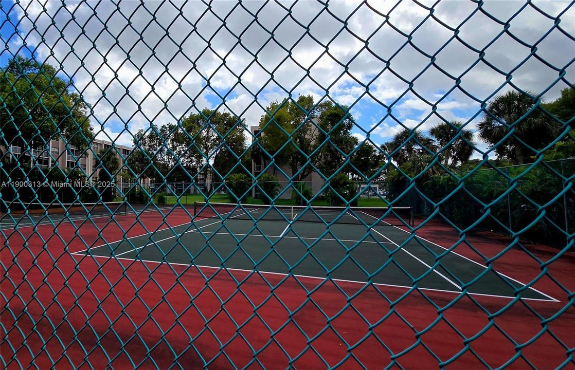 出租: $1,725 (1 贝兹, 1 浴室, 835 平方英尺)