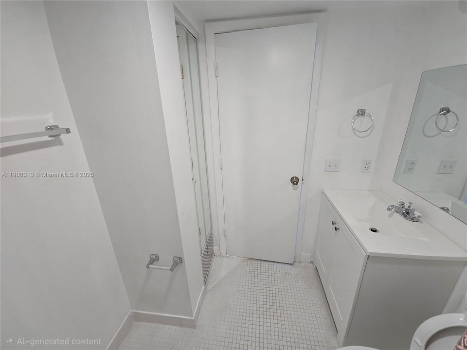 出租: $1,725 (1 贝兹, 1 浴室, 835 平方英尺)