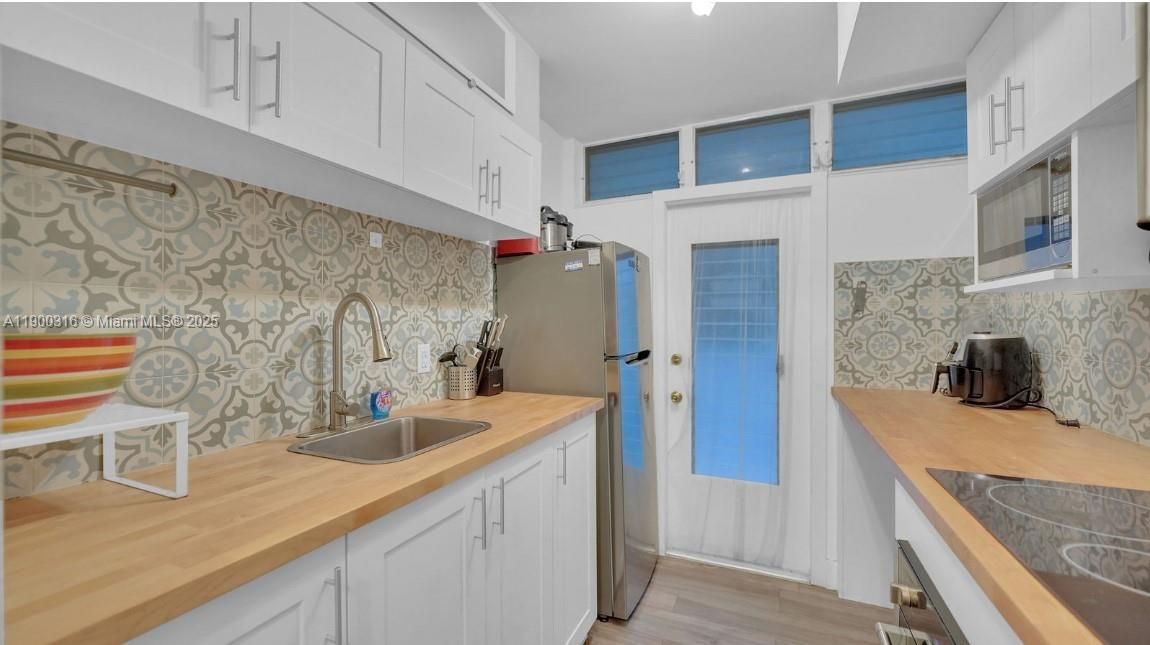 Recently Rented: $1,700 (0 beds, 1 baths, 435 Square Feet)