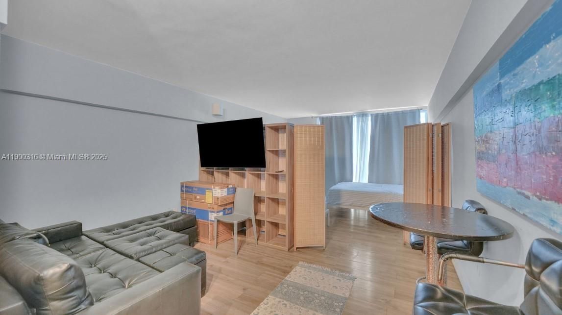 Recently Rented: $1,700 (0 beds, 1 baths, 435 Square Feet)