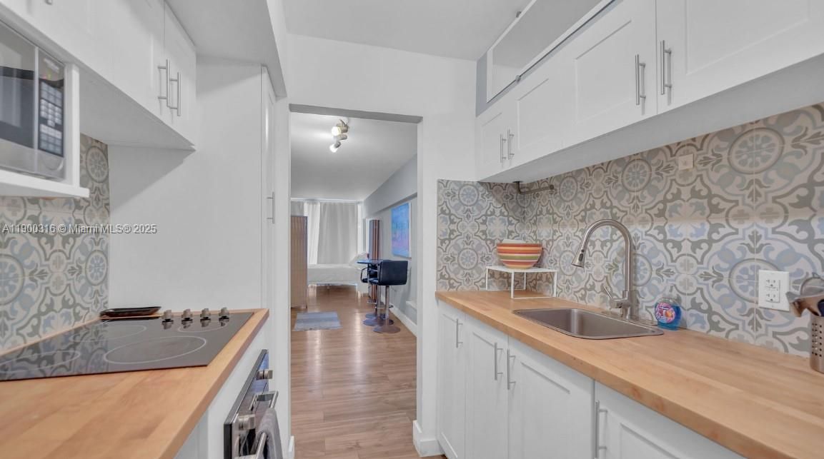 Recently Rented: $1,700 (0 beds, 1 baths, 435 Square Feet)