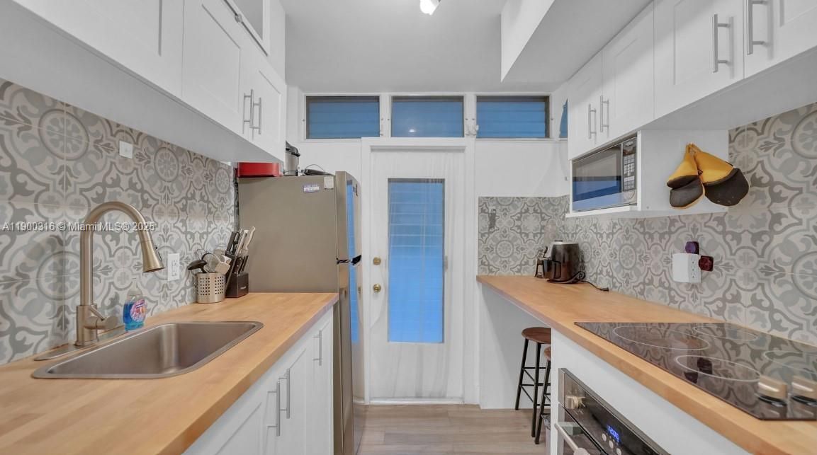 Recently Rented: $1,700 (0 beds, 1 baths, 435 Square Feet)