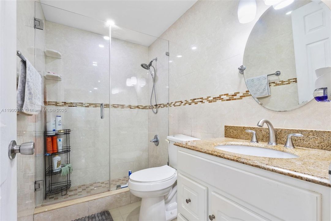 For Sale: $260,000 (2 beds, 2 baths, 996 Square Feet)