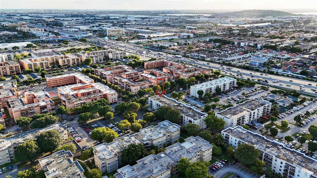 For Sale: $260,000 (2 beds, 2 baths, 996 Square Feet)