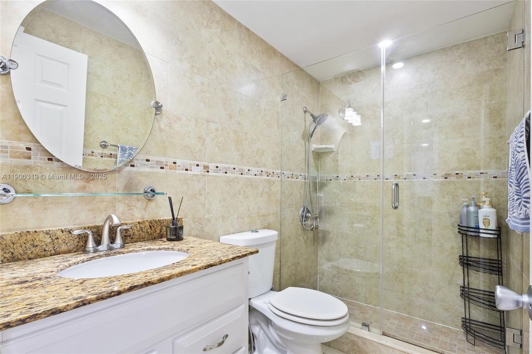 For Sale: $260,000 (2 beds, 2 baths, 996 Square Feet)