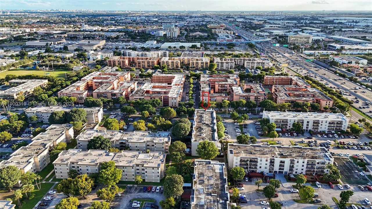 For Sale: $260,000 (2 beds, 2 baths, 996 Square Feet)