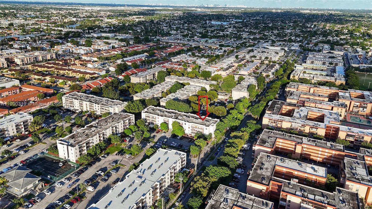 For Sale: $260,000 (2 beds, 2 baths, 996 Square Feet)