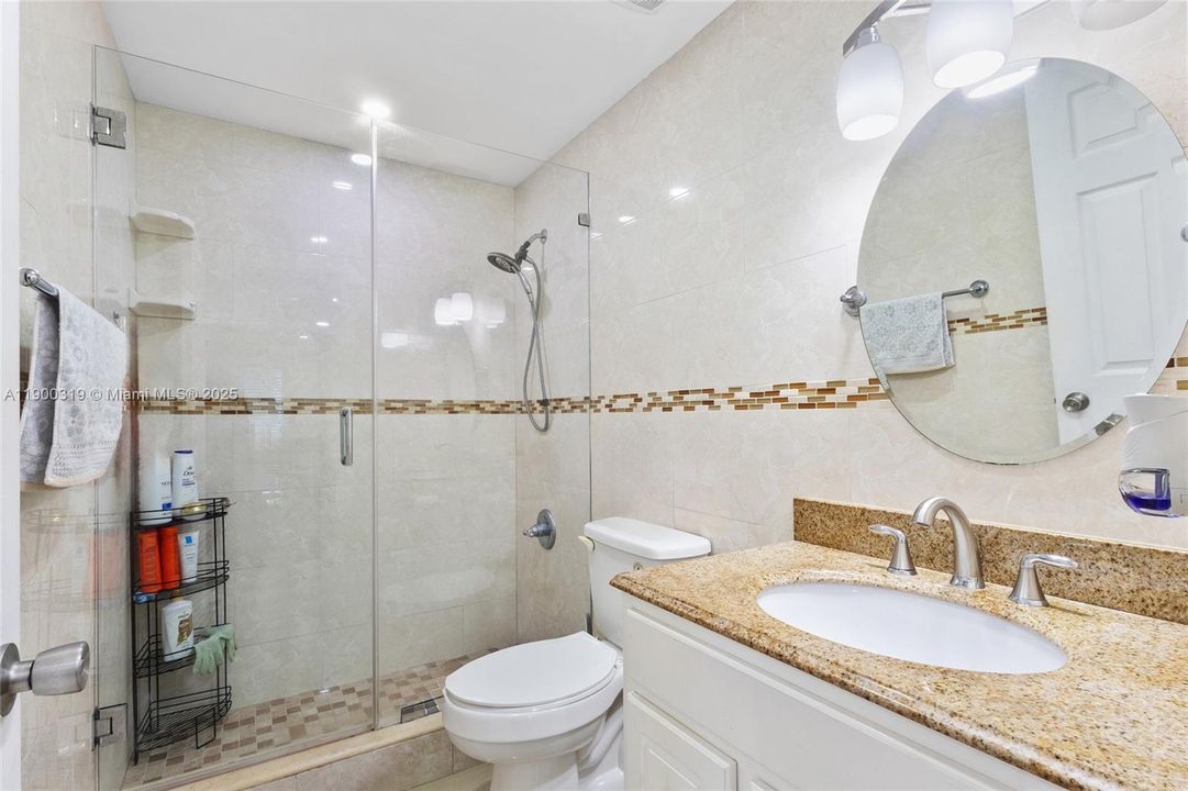 For Sale: $260,000 (2 beds, 2 baths, 996 Square Feet)