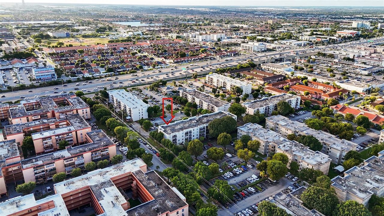 For Sale: $260,000 (2 beds, 2 baths, 996 Square Feet)