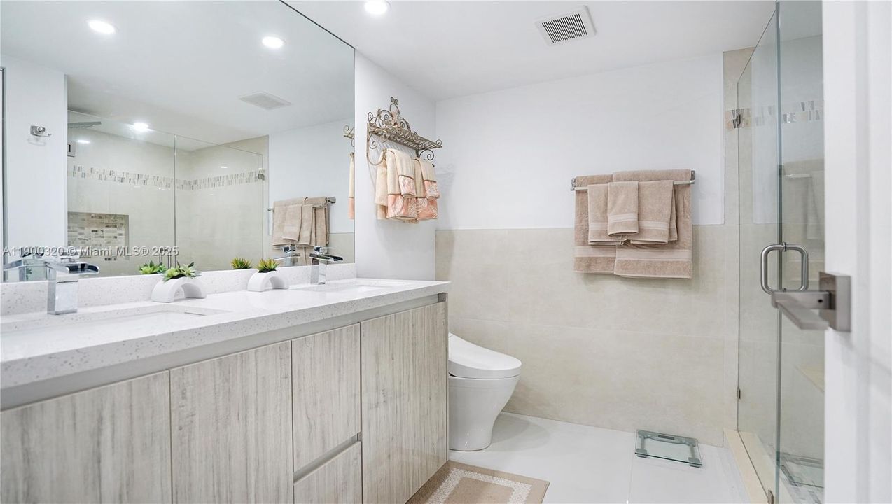 Activo con contrato: $679,000 (2 camas, 2 baños, 1360 Pies cuadrados)