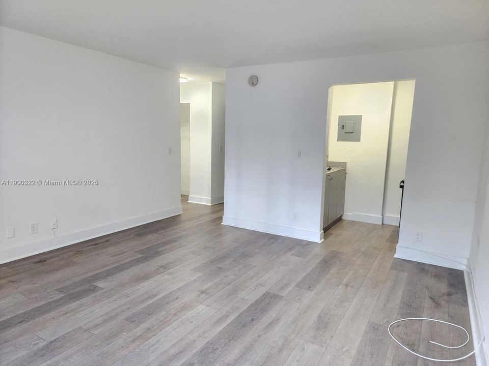 Recently Rented: $1,800 (1 beds, 1 baths, 500 Square Feet)