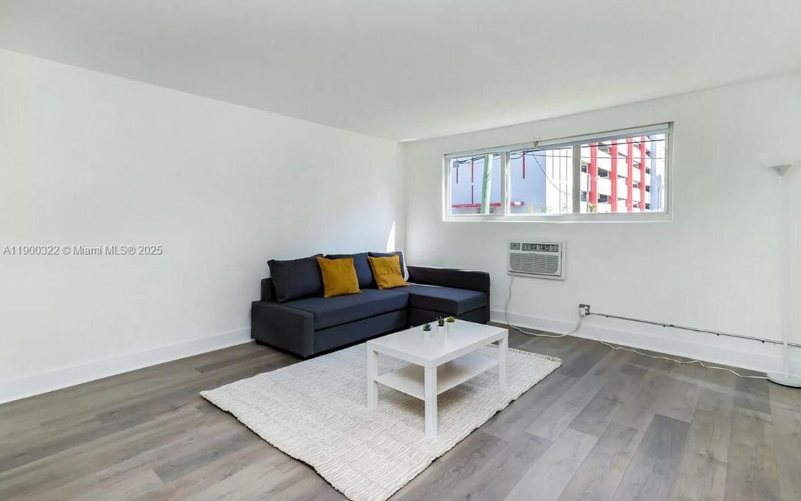 Recently Rented: $1,800 (1 beds, 1 baths, 500 Square Feet)