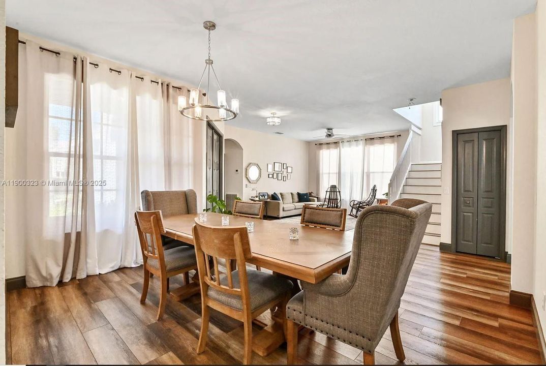 For Sale: $750,000 (6 beds, 4 baths, 3338 Square Feet)