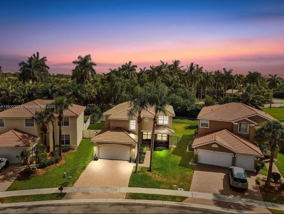 For Sale: $750,000 (6 beds, 4 baths, 3338 Square Feet)