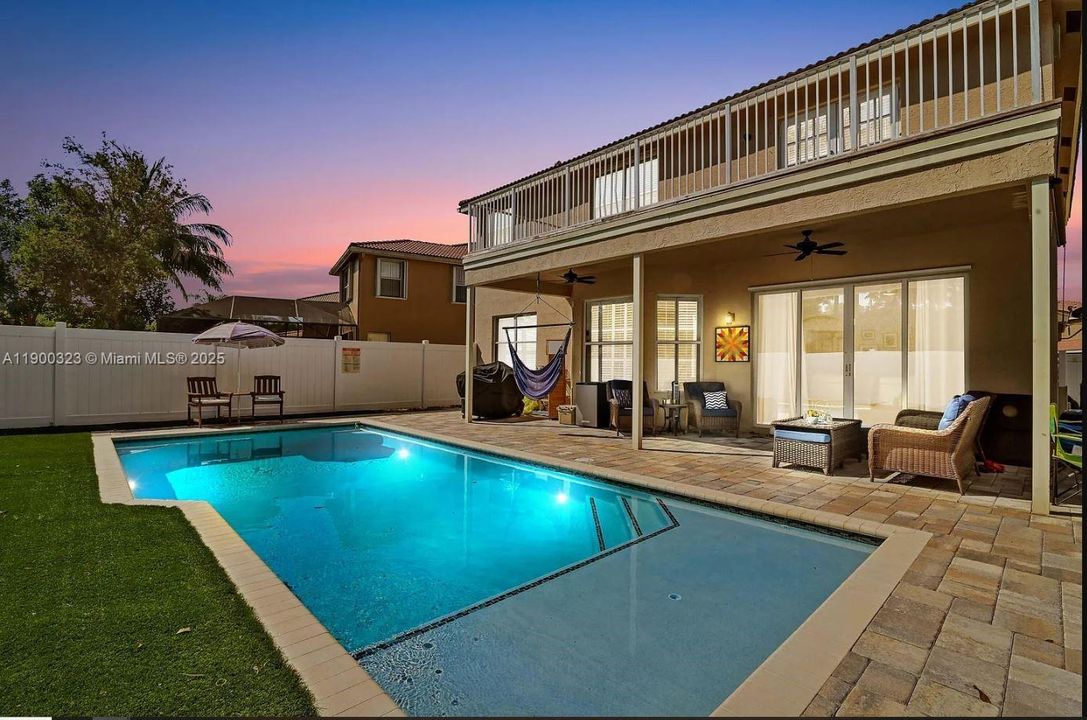 For Sale: $750,000 (6 beds, 4 baths, 3338 Square Feet)