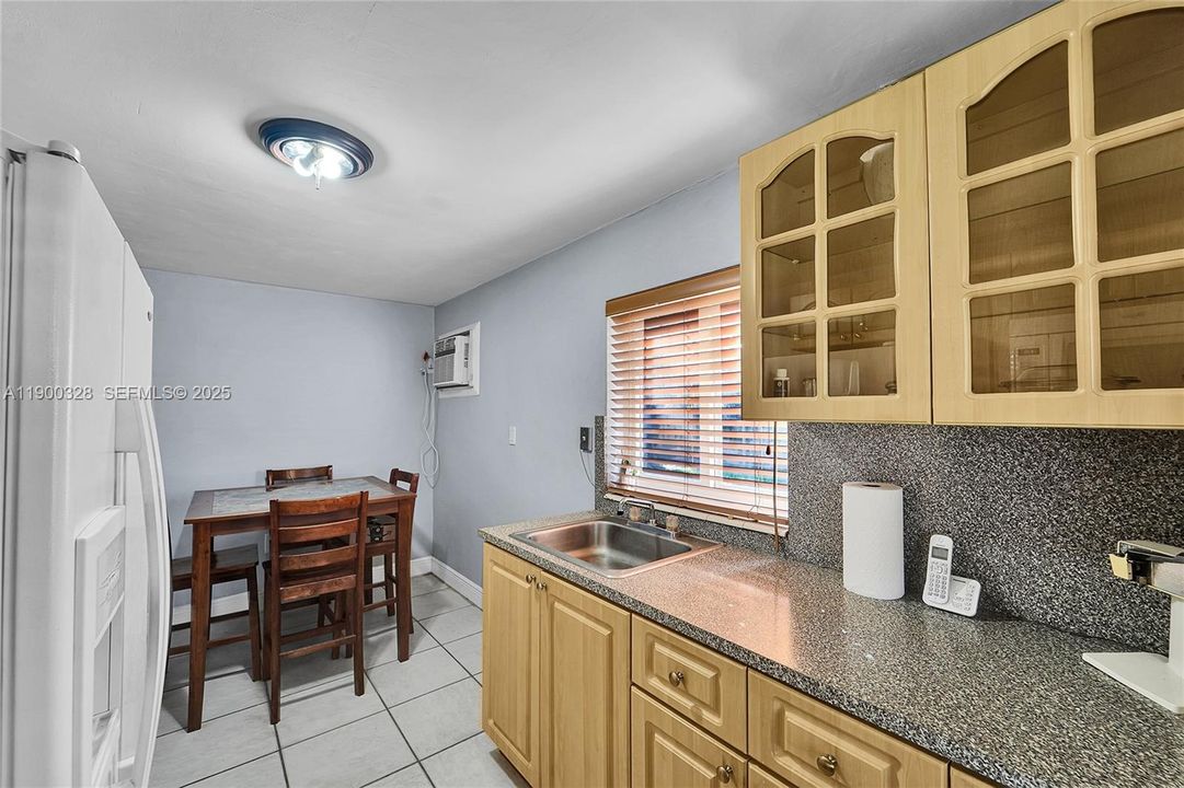 For Sale: $715,000 (3 beds, 2 baths, 1737 Square Feet)