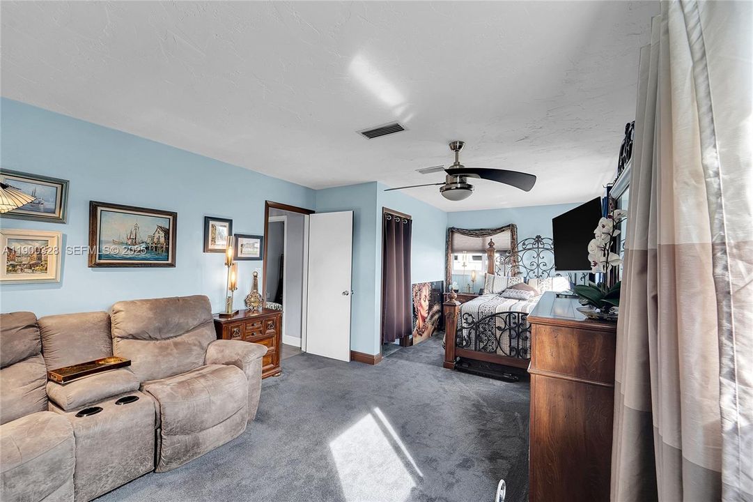 For Sale: $715,000 (3 beds, 2 baths, 1737 Square Feet)