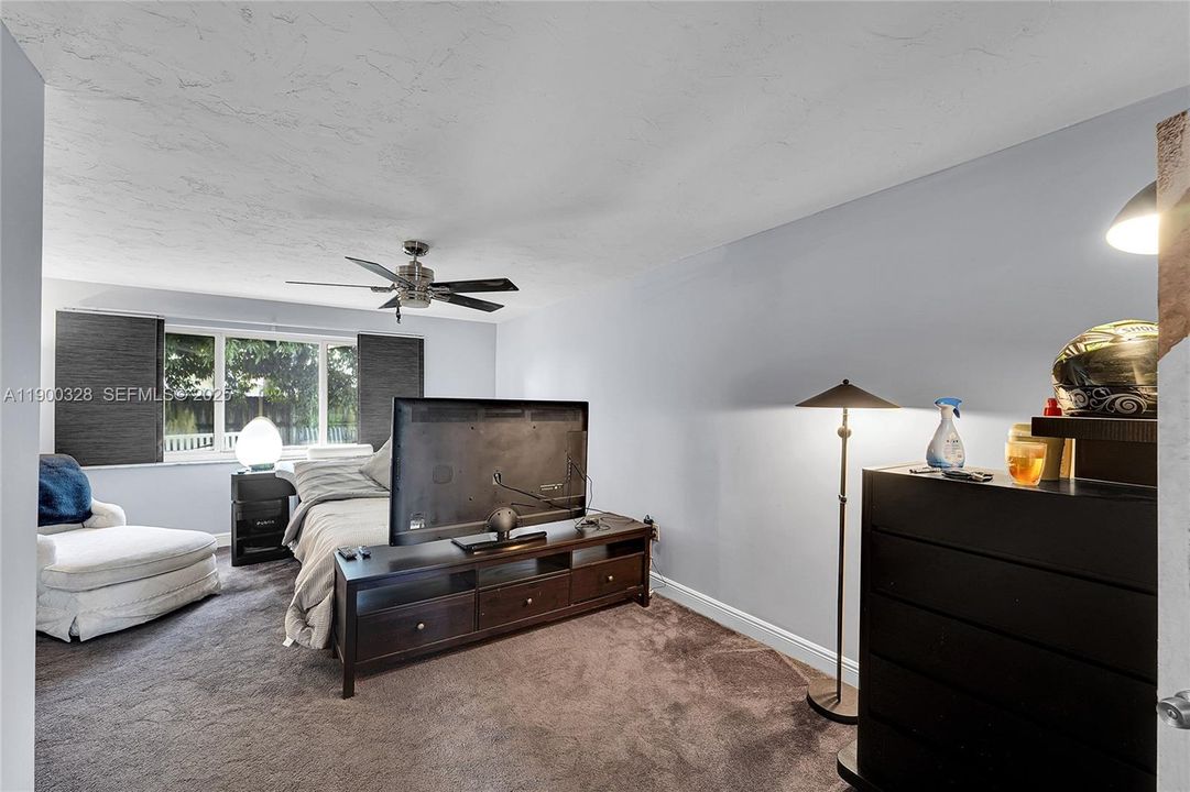 For Sale: $715,000 (3 beds, 2 baths, 1737 Square Feet)