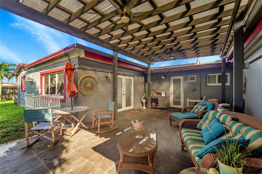 For Sale: $715,000 (3 beds, 2 baths, 1737 Square Feet)