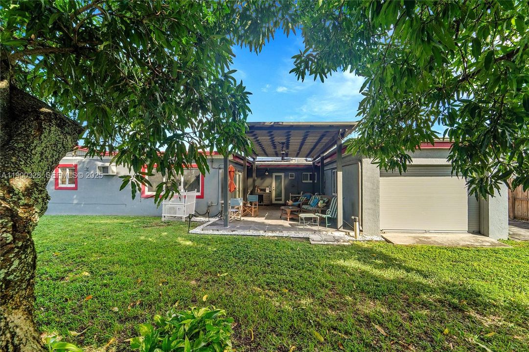 For Sale: $715,000 (3 beds, 2 baths, 1737 Square Feet)