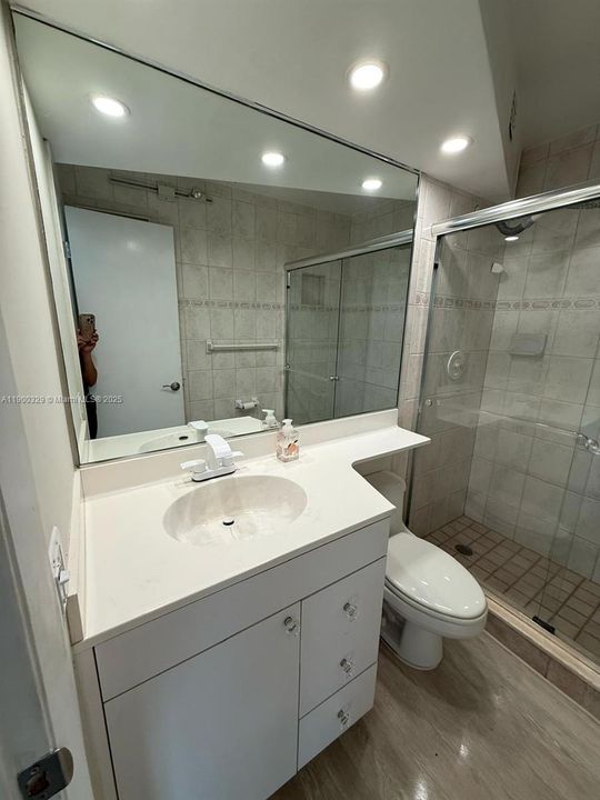 For Rent: $1,700 (1 beds, 1 baths, 690 Square Feet)