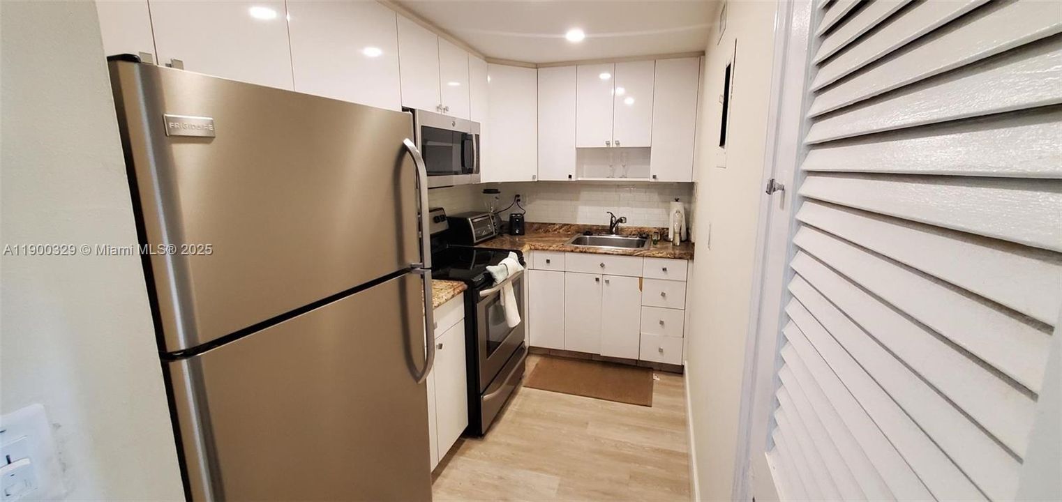 For Rent: $1,700 (1 beds, 1 baths, 690 Square Feet)