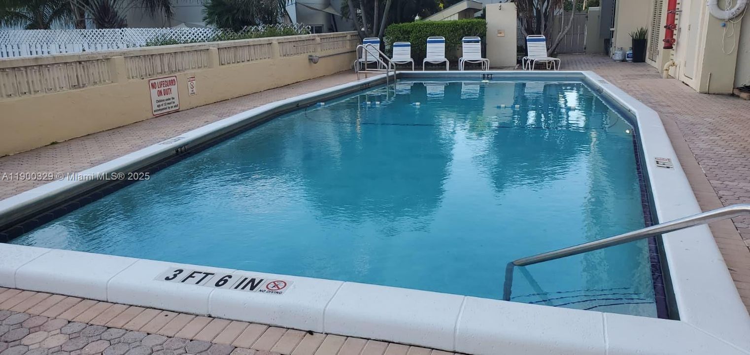 For Rent: $1,700 (1 beds, 1 baths, 690 Square Feet)