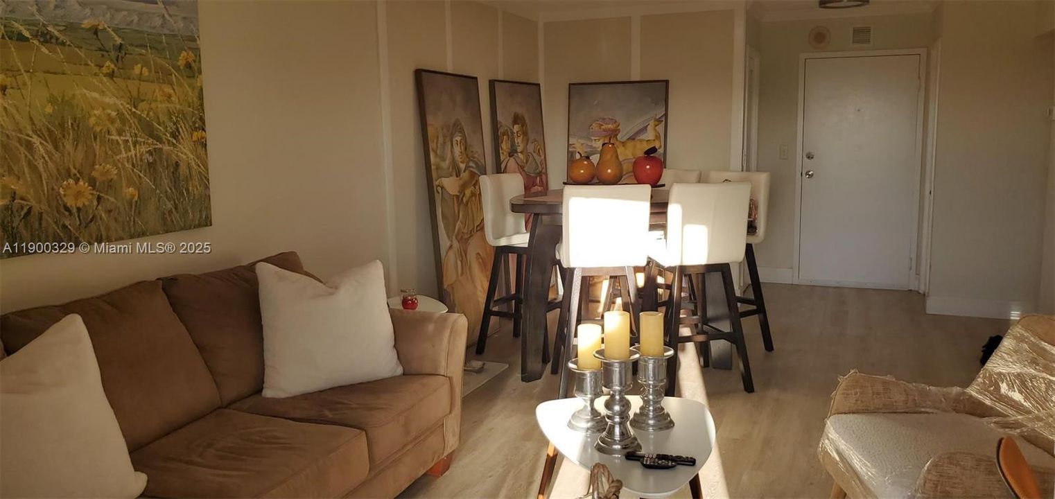 For Rent: $1,700 (1 beds, 1 baths, 690 Square Feet)