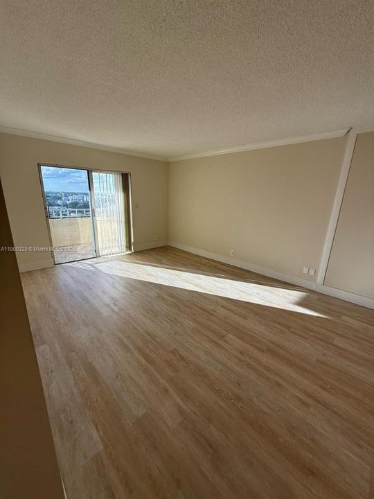 For Rent: $1,700 (1 beds, 1 baths, 690 Square Feet)