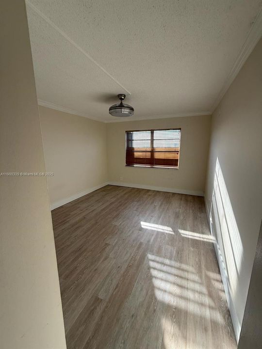 For Rent: $1,700 (1 beds, 1 baths, 690 Square Feet)