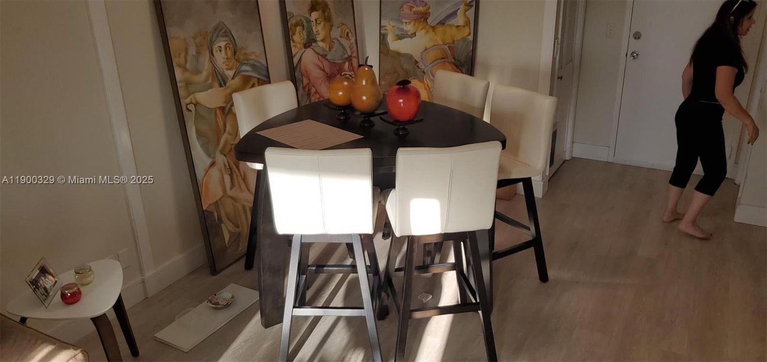 For Rent: $1,700 (1 beds, 1 baths, 690 Square Feet)