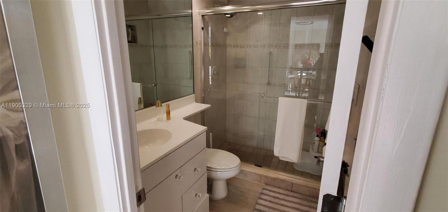 For Rent: $1,700 (1 beds, 1 baths, 690 Square Feet)