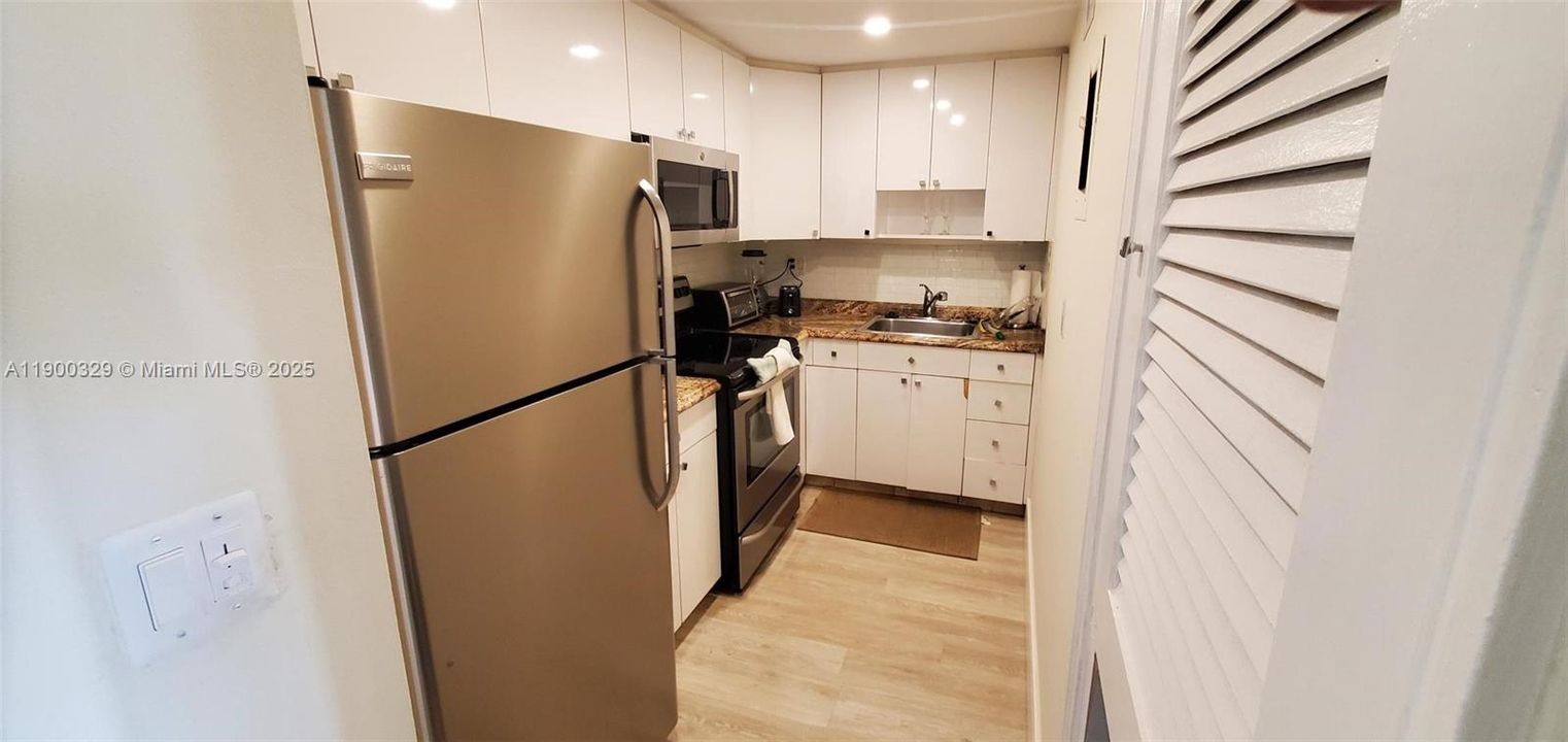 For Rent: $1,700 (1 beds, 1 baths, 690 Square Feet)