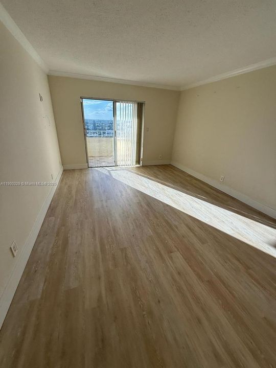 For Rent: $1,700 (1 beds, 1 baths, 690 Square Feet)