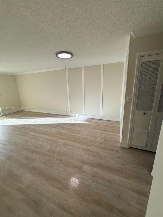 For Rent: $1,700 (1 beds, 1 baths, 690 Square Feet)