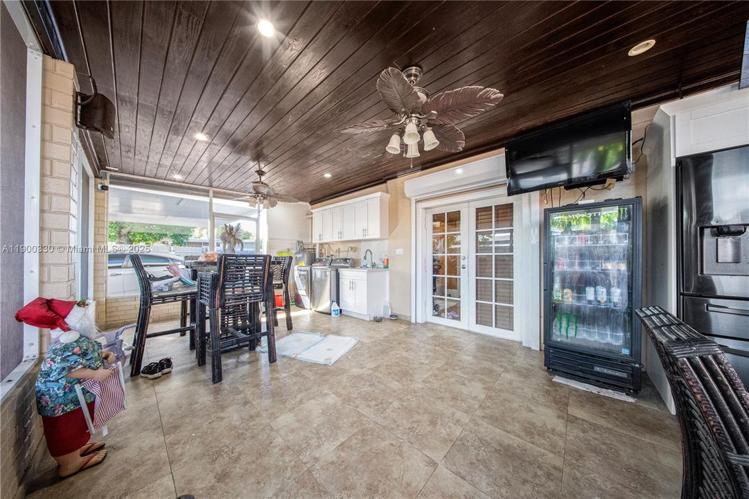 Active With Contract: $579,999 (3 beds, 2 baths, 1240 Square Feet)