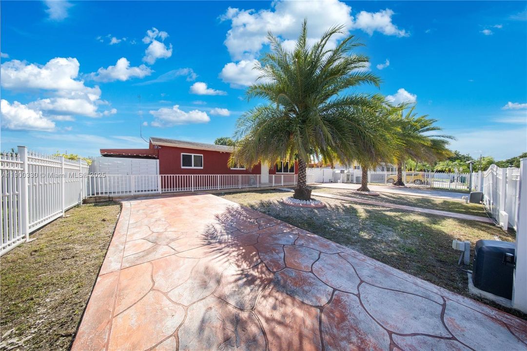 Active With Contract: $579,999 (3 beds, 2 baths, 1240 Square Feet)