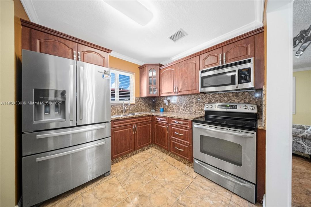 Active With Contract: $579,999 (3 beds, 2 baths, 1240 Square Feet)