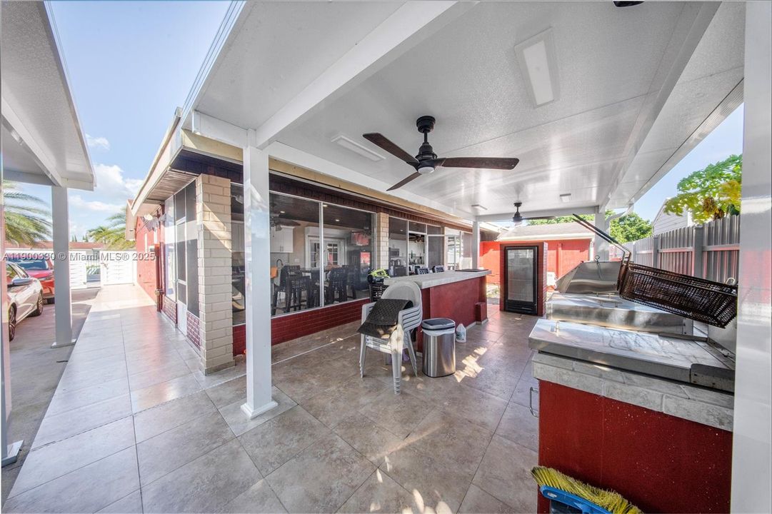 Active With Contract: $579,999 (3 beds, 2 baths, 1240 Square Feet)