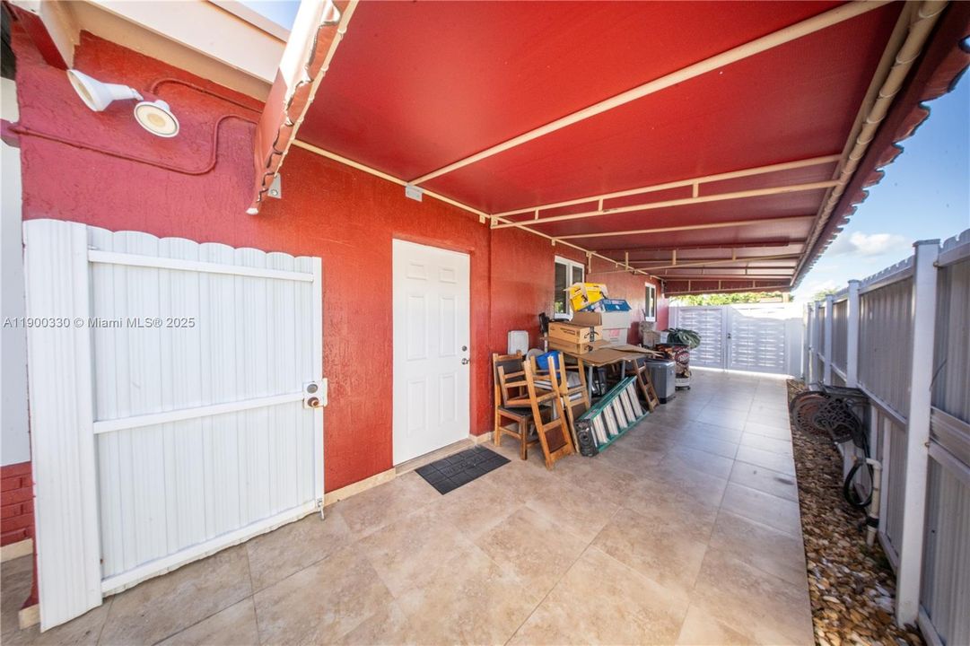 Active With Contract: $579,999 (3 beds, 2 baths, 1240 Square Feet)