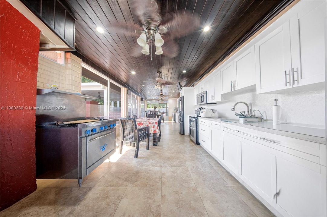 Active With Contract: $579,999 (3 beds, 2 baths, 1240 Square Feet)