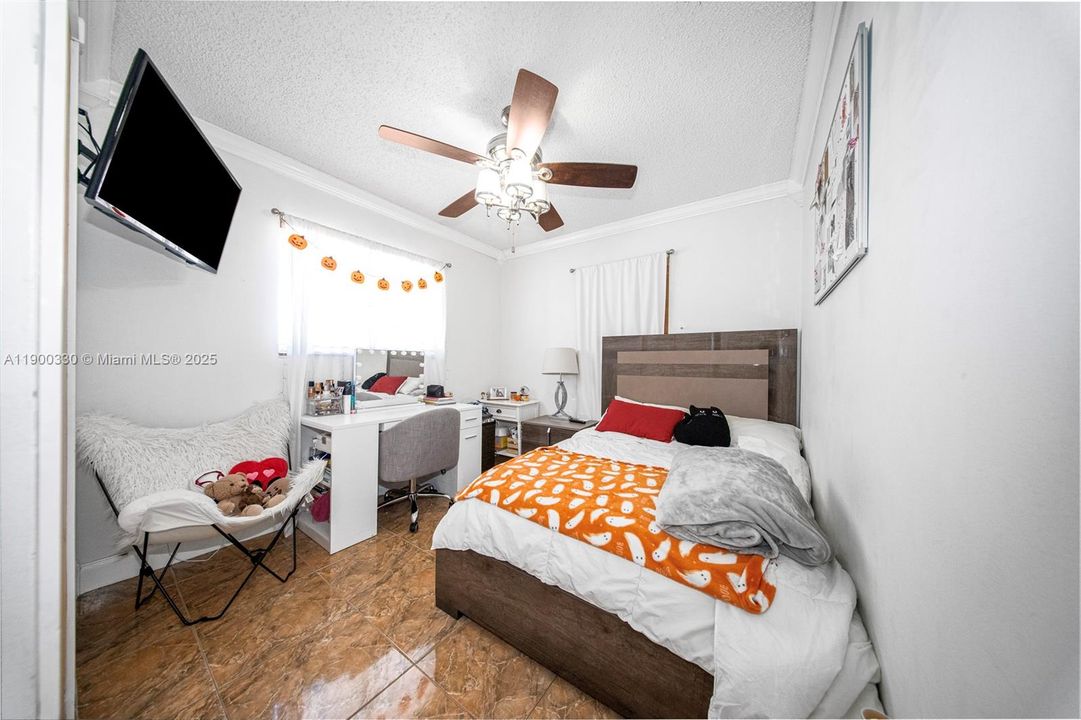 Active With Contract: $579,999 (3 beds, 2 baths, 1240 Square Feet)