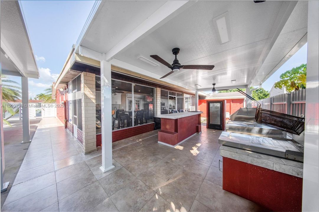 Active With Contract: $579,999 (3 beds, 2 baths, 1240 Square Feet)