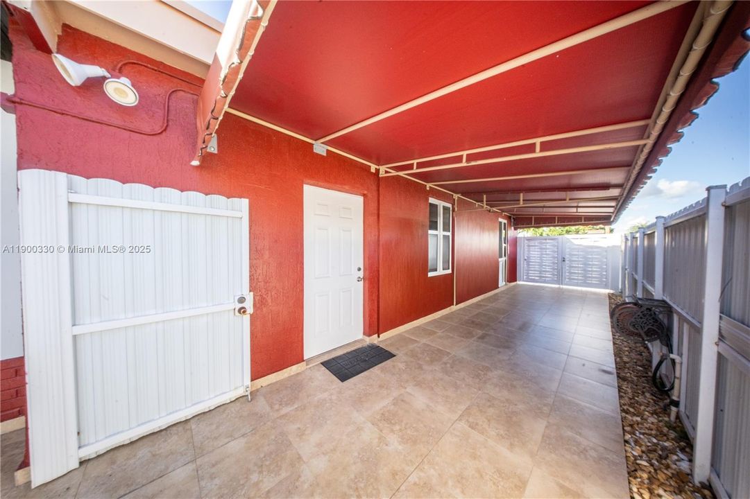 Active With Contract: $579,999 (3 beds, 2 baths, 1240 Square Feet)