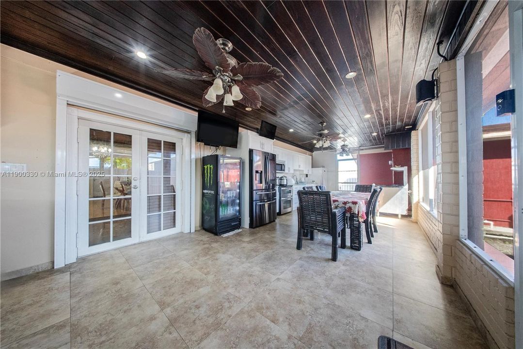 Active With Contract: $579,999 (3 beds, 2 baths, 1240 Square Feet)