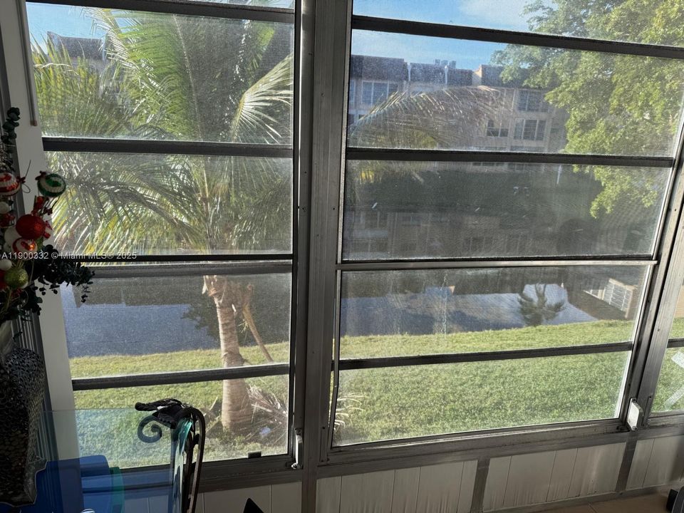 For Sale: $125,000 (2 beds, 2 baths, 850 Square Feet)