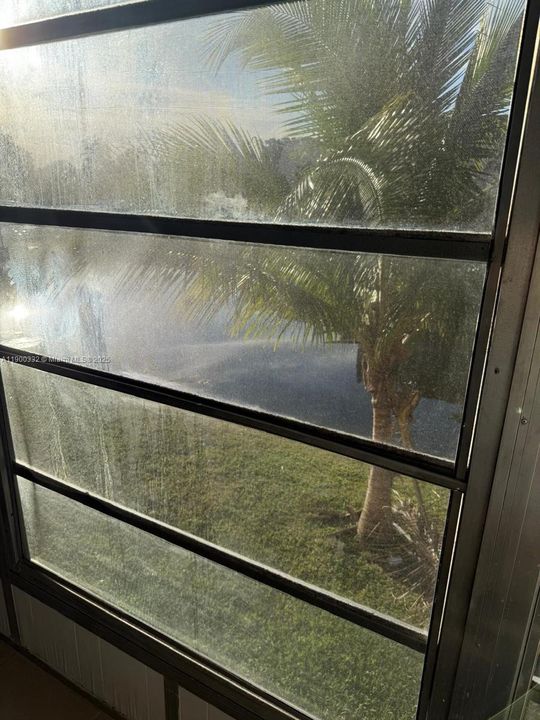 For Sale: $125,000 (2 beds, 2 baths, 850 Square Feet)